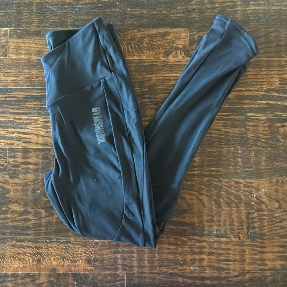 Black gym shark exercise leggings
